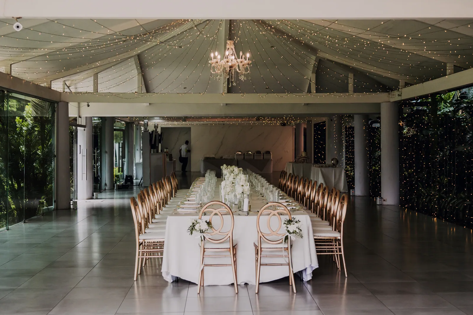 A wedding ceremony held in the mature gardens of Laureal Event Center at Nebulae, Heredia, Costa Rica